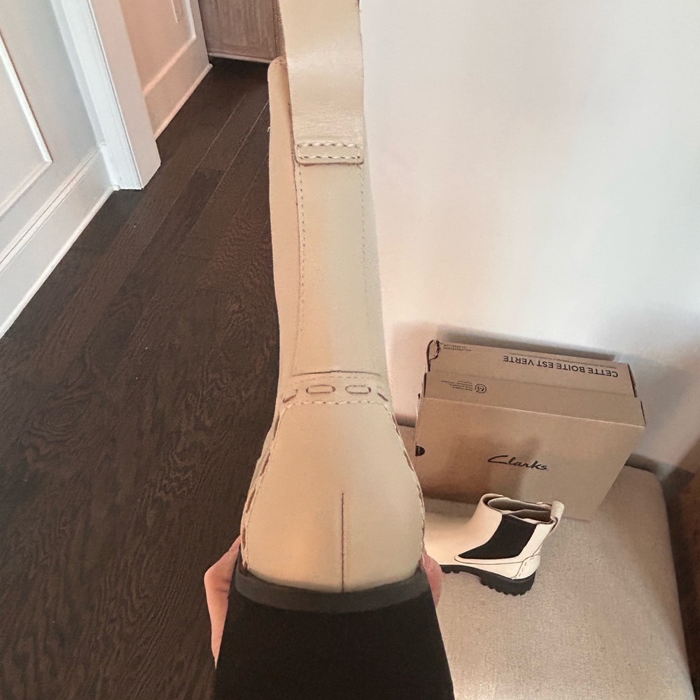 Clarks Stayso Chelsea Boots (NWT) - Picture 3 of 6